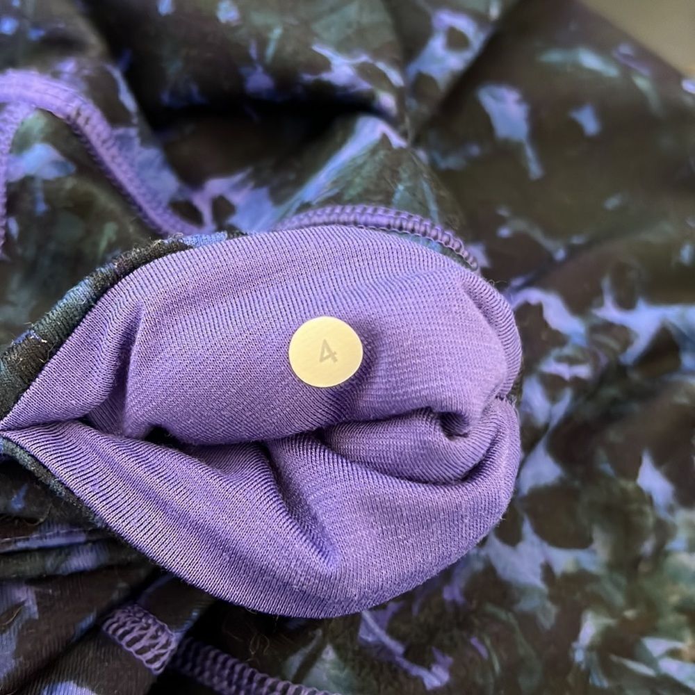 Lululemon Purple Camo Leggings Size 4 - Picture 11 of 11